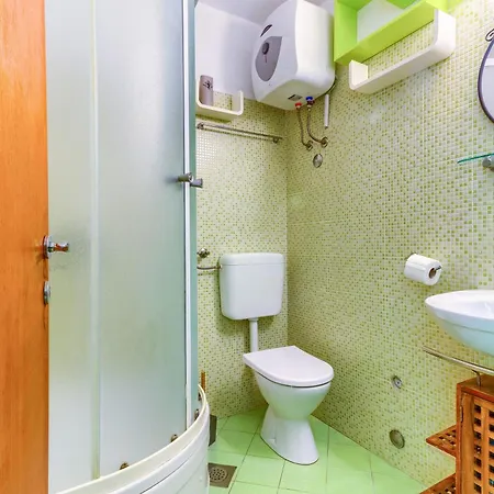 Filipovic, 3 Min Walk To The * Σπλιτ