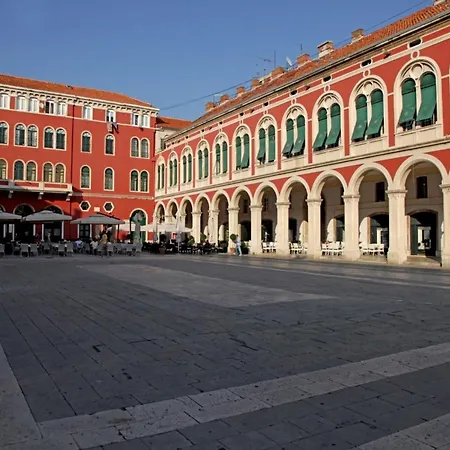 Filipovic, 3 Min Walk To The *