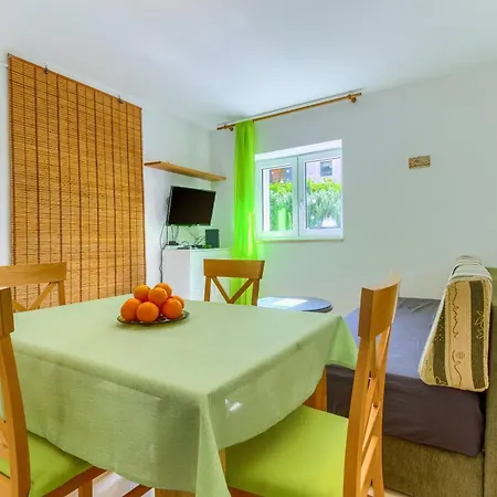 Filipovic, 3 Min Walk To The