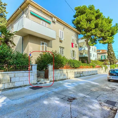 Filipovic, 3 Min Walk To The *