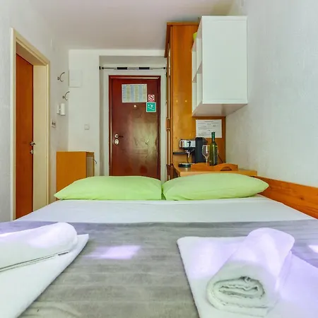 Filipovic, 3 Min Walk To The * سبليت