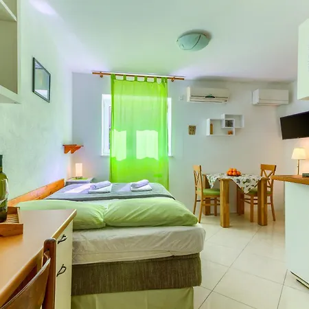 Filipovic, 3 Min Walk To The