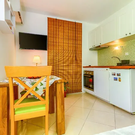 Filipovic, 3 Min Walk To The سبليت