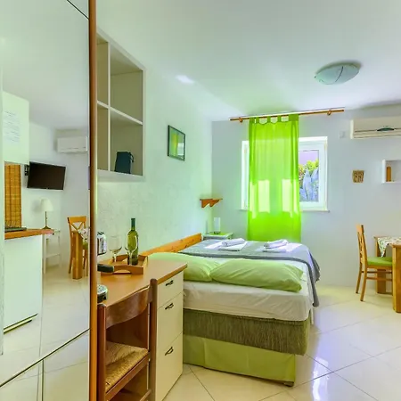 Filipovic, 3 Min Walk To The * سبليت