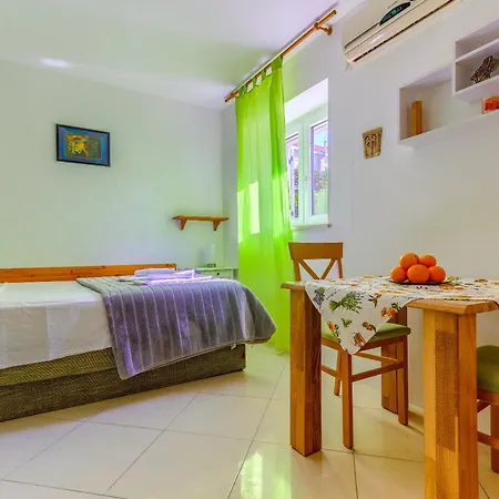 Filipovic, 3 Min Walk To The *