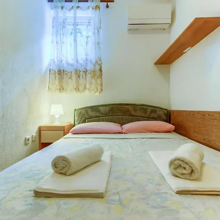 Filipovic, 3 Min Walk To The *