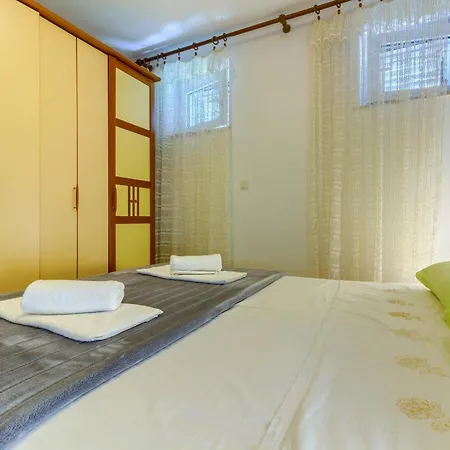 Filipovic, 3 Min Walk To The * Split